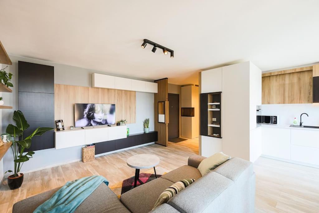 Luxury Apt. Near River & Parking تيميشورا المظهر الخارجي الصورة