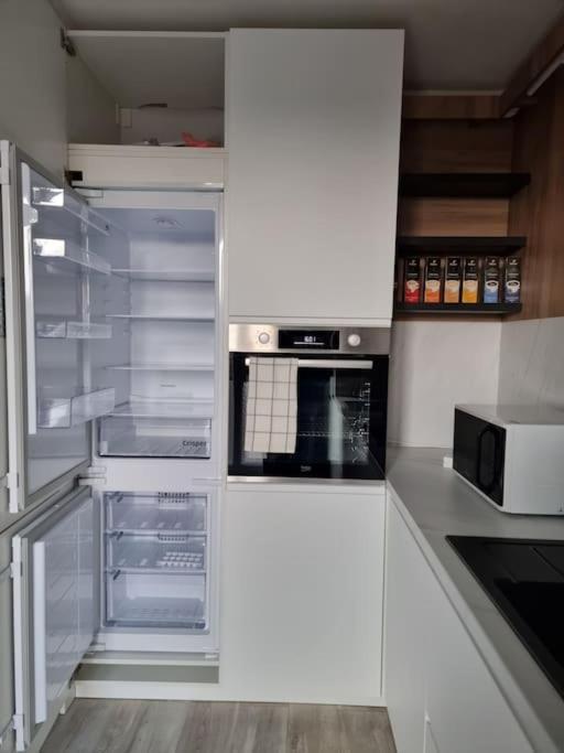 Luxury Apt. Near River & Parking تيميشورا المظهر الخارجي الصورة