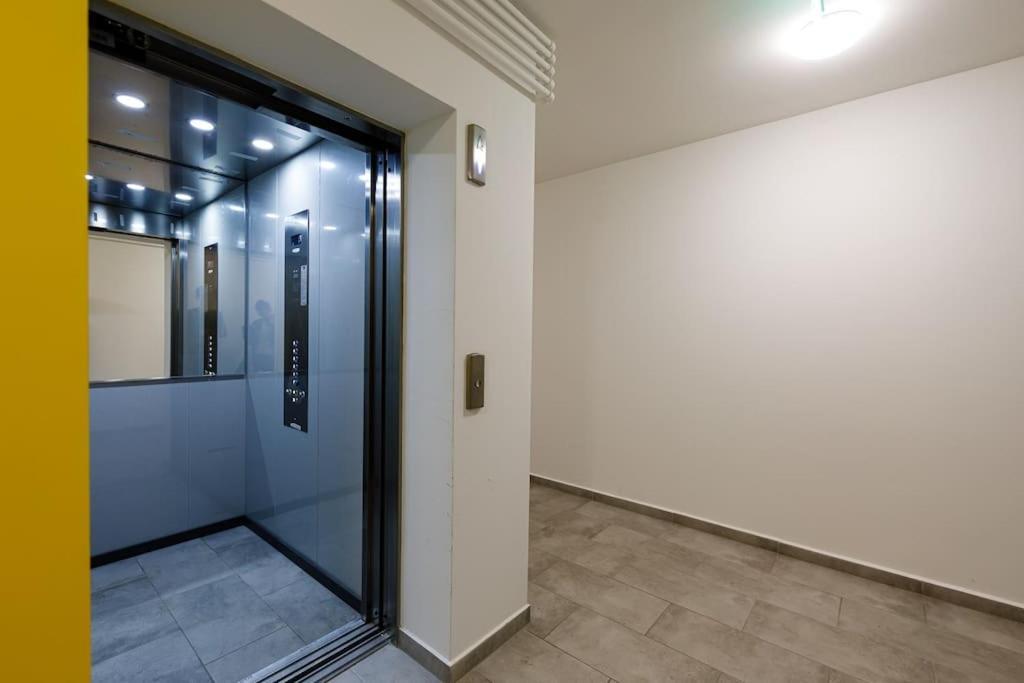 Luxury Apt. Near River & Parking تيميشورا المظهر الخارجي الصورة