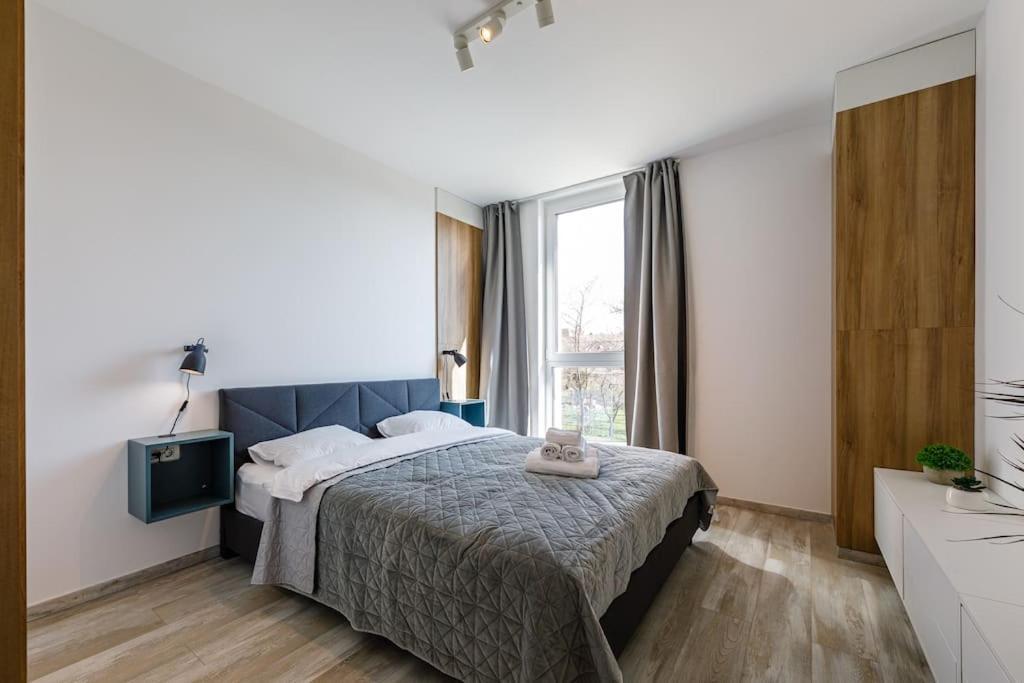 Luxury Apt. Near River & Parking تيميشورا المظهر الخارجي الصورة