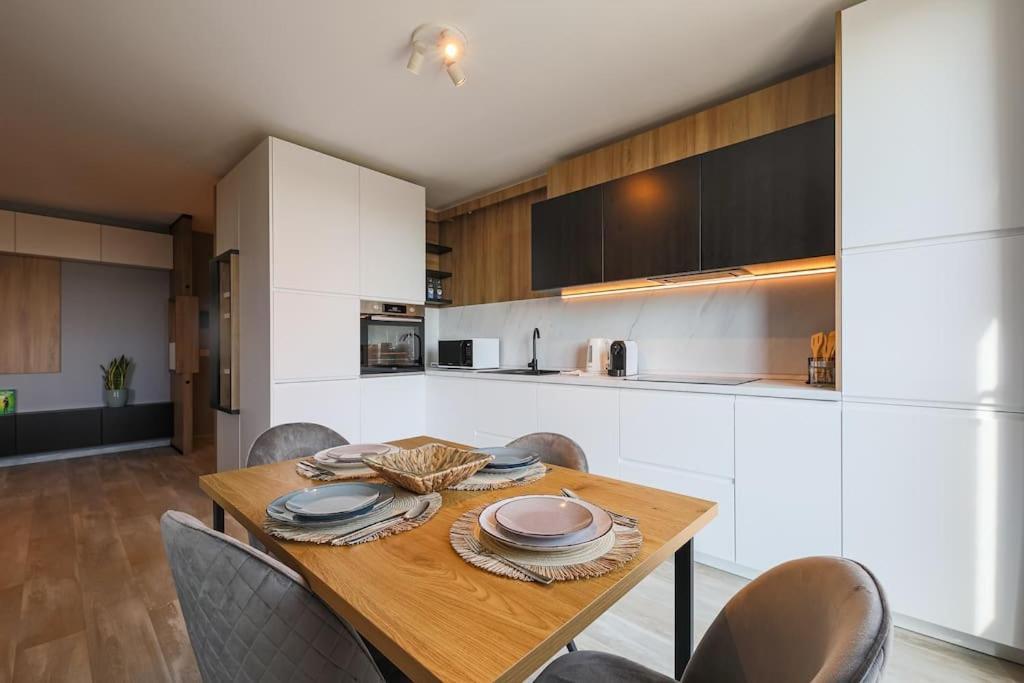 Luxury Apt. Near River & Parking تيميشورا المظهر الخارجي الصورة