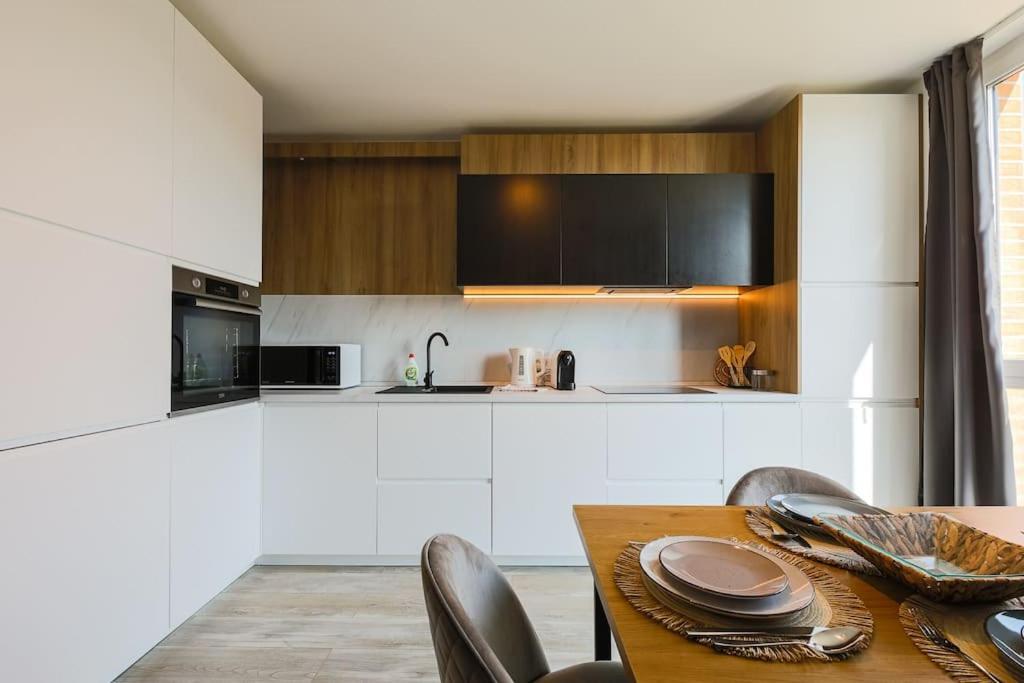 Luxury Apt. Near River & Parking تيميشورا المظهر الخارجي الصورة