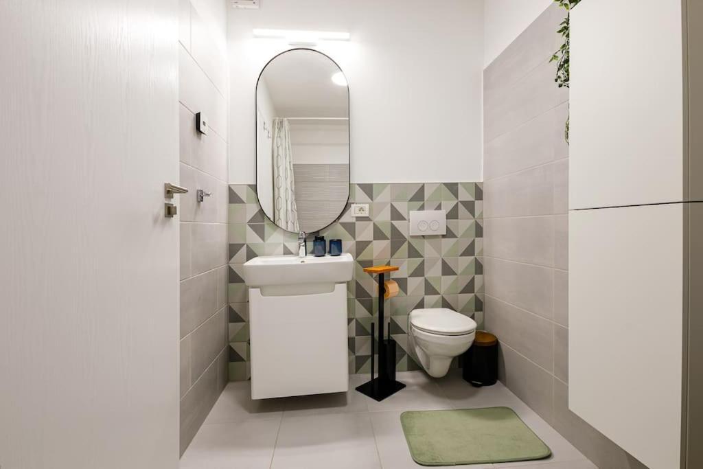 Luxury Apt. Near River & Parking تيميشورا المظهر الخارجي الصورة