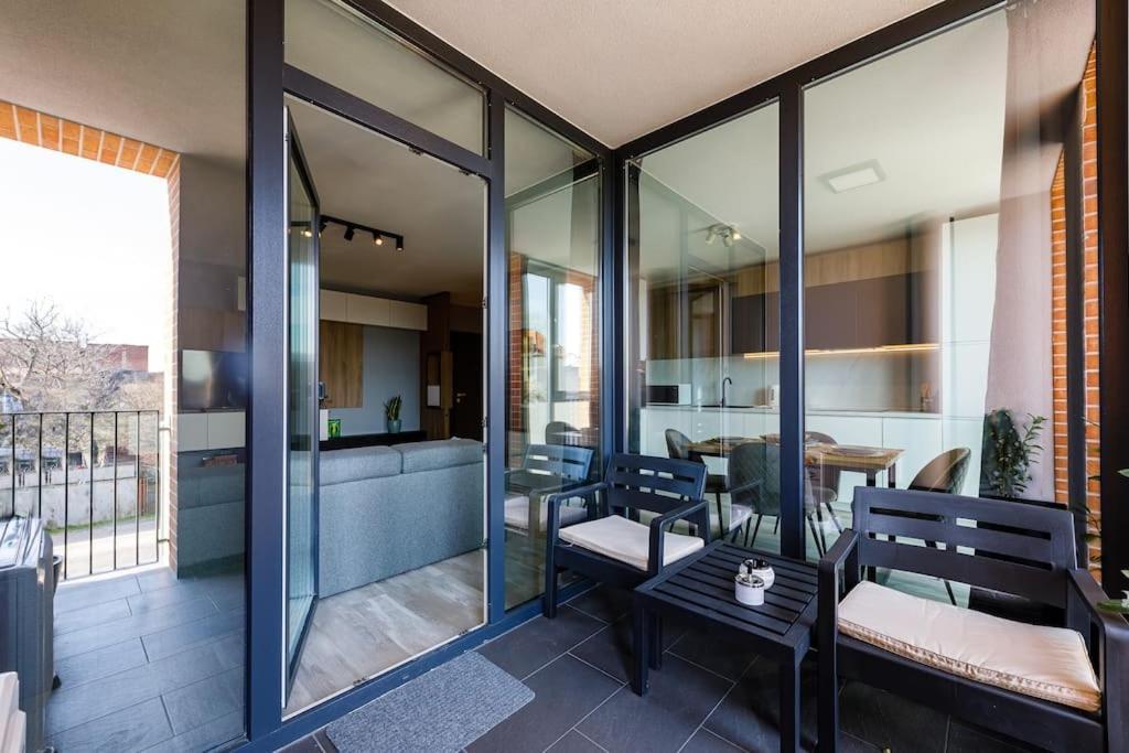 Luxury Apt. Near River & Parking تيميشورا المظهر الخارجي الصورة