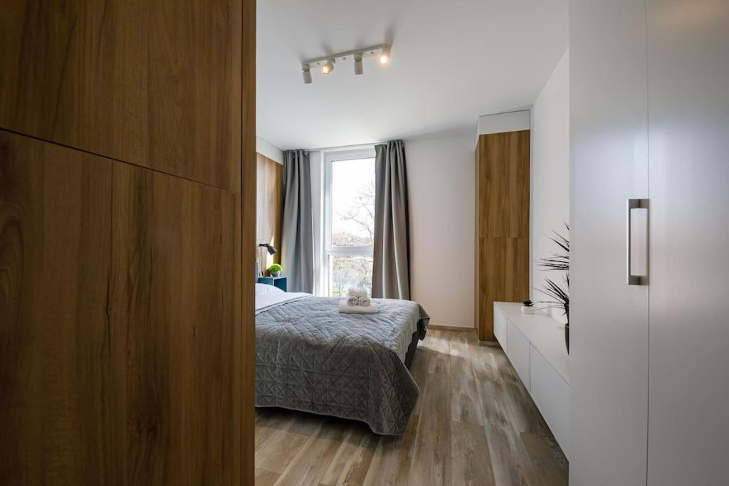 Luxury Apt. Near River & Parking تيميشورا المظهر الخارجي الصورة